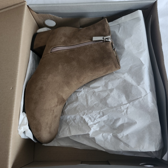 Kenneth Cole Reaction Women's Brown Ankle Boots - Picture 6 of 6